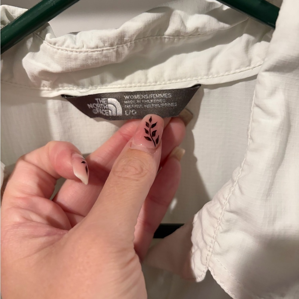 The North Face Women's White button up - Picture 3 of 3